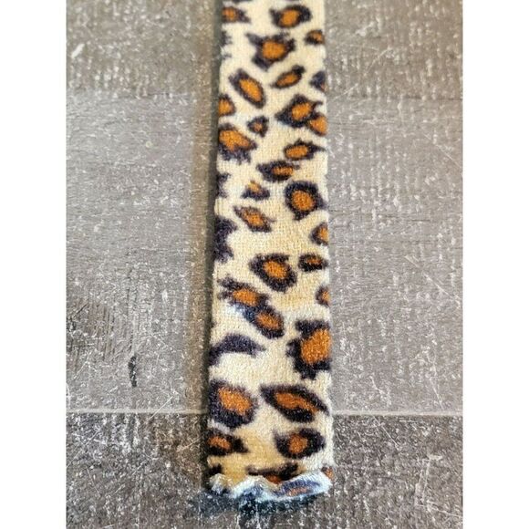Plush cheetah felt slap bracelet youth accessory toy figure - Picture 3 of 4